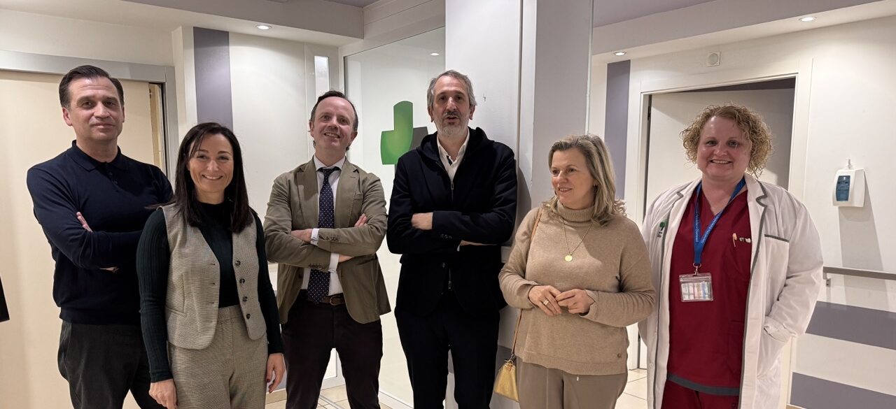 Anton Acevedo, Eloína Núñez en el Hospital Gijón